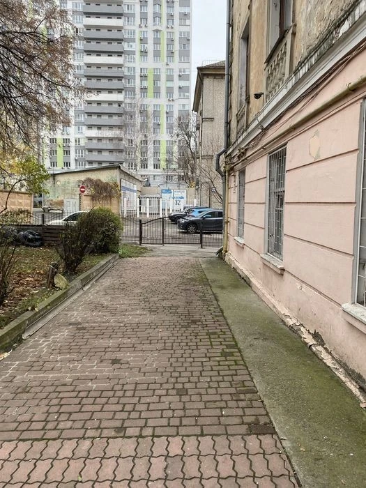 Продаж. 3к кв. Cталінка. 124м2. Ремонт. Поруч інститут МВ.