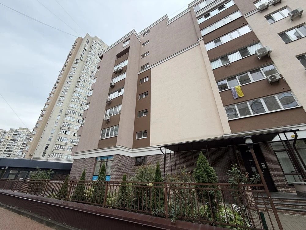 Квартира з терасою + паркінг, стеля 3м