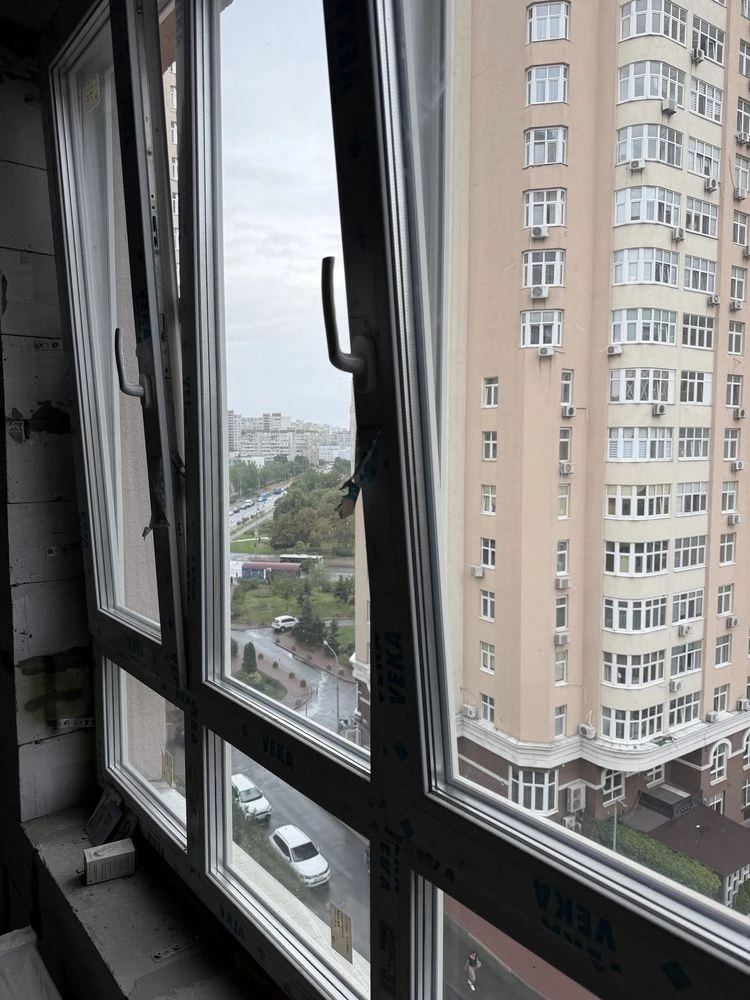 Квартира з терасою + паркінг, стеля 3м