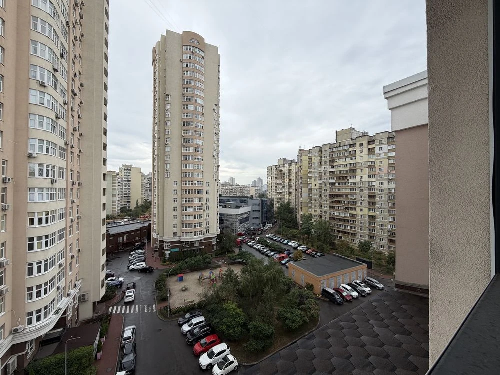 Квартира з терасою + паркінг, стеля 3м