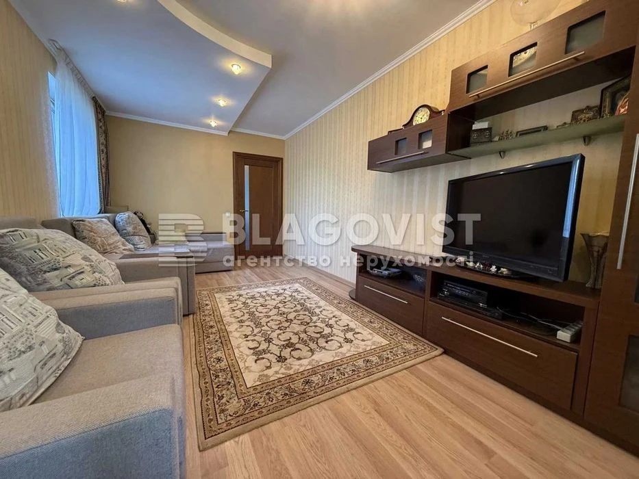 Продаж 3-х кімнтаної квартири 68м2 вул.Булаховського Академі