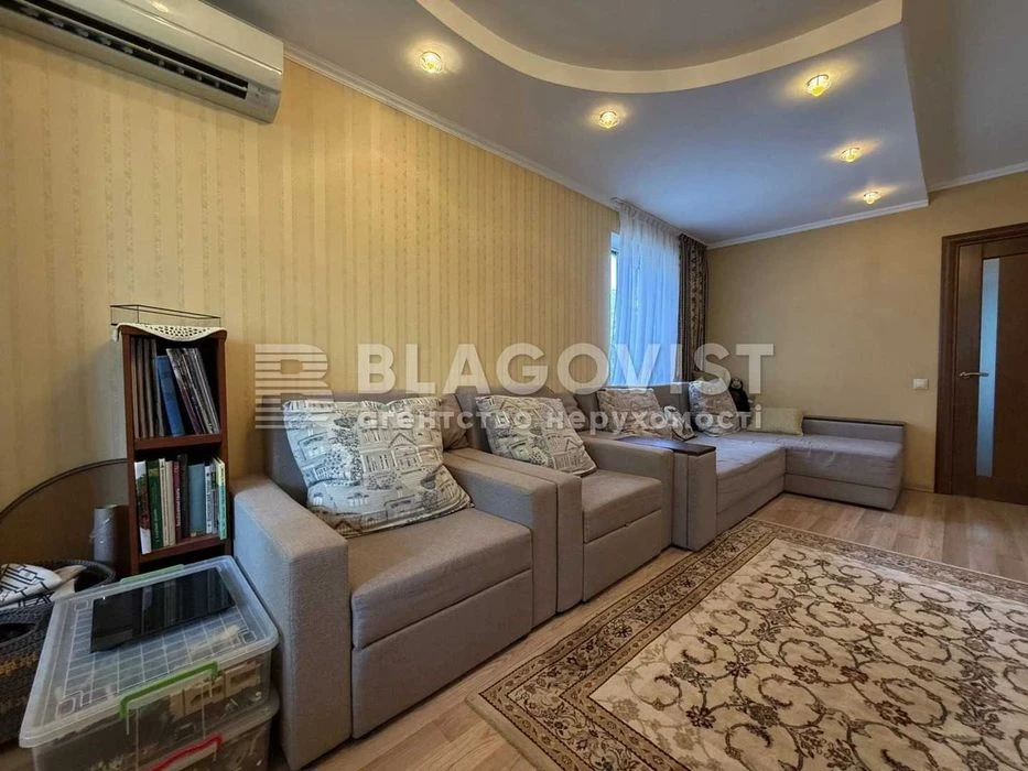 Продаж 3-х кімнтаної квартири 68м2 вул.Булаховського Академі