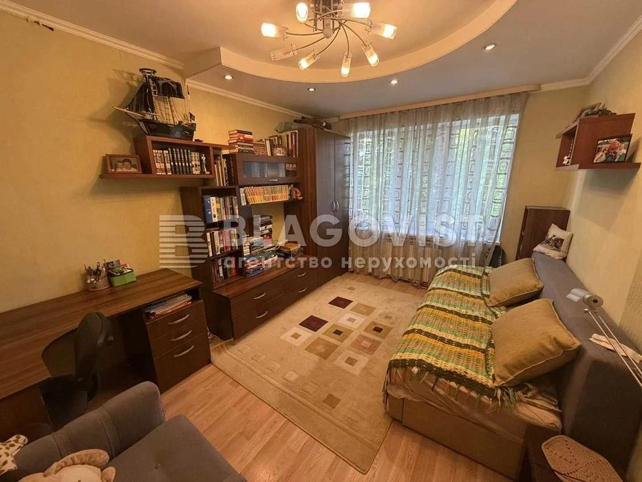 Продаж 3-х кімнтаної квартири 68м2 вул.Булаховського Академі