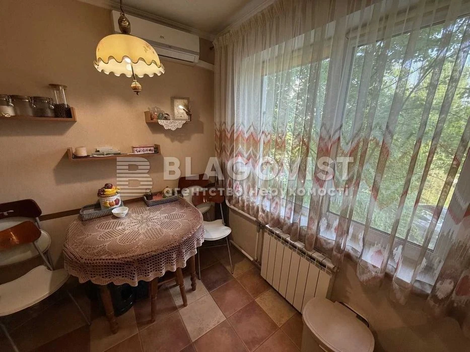 Продаж 3-х кімнтаної квартири 68м2 вул.Булаховського Академі