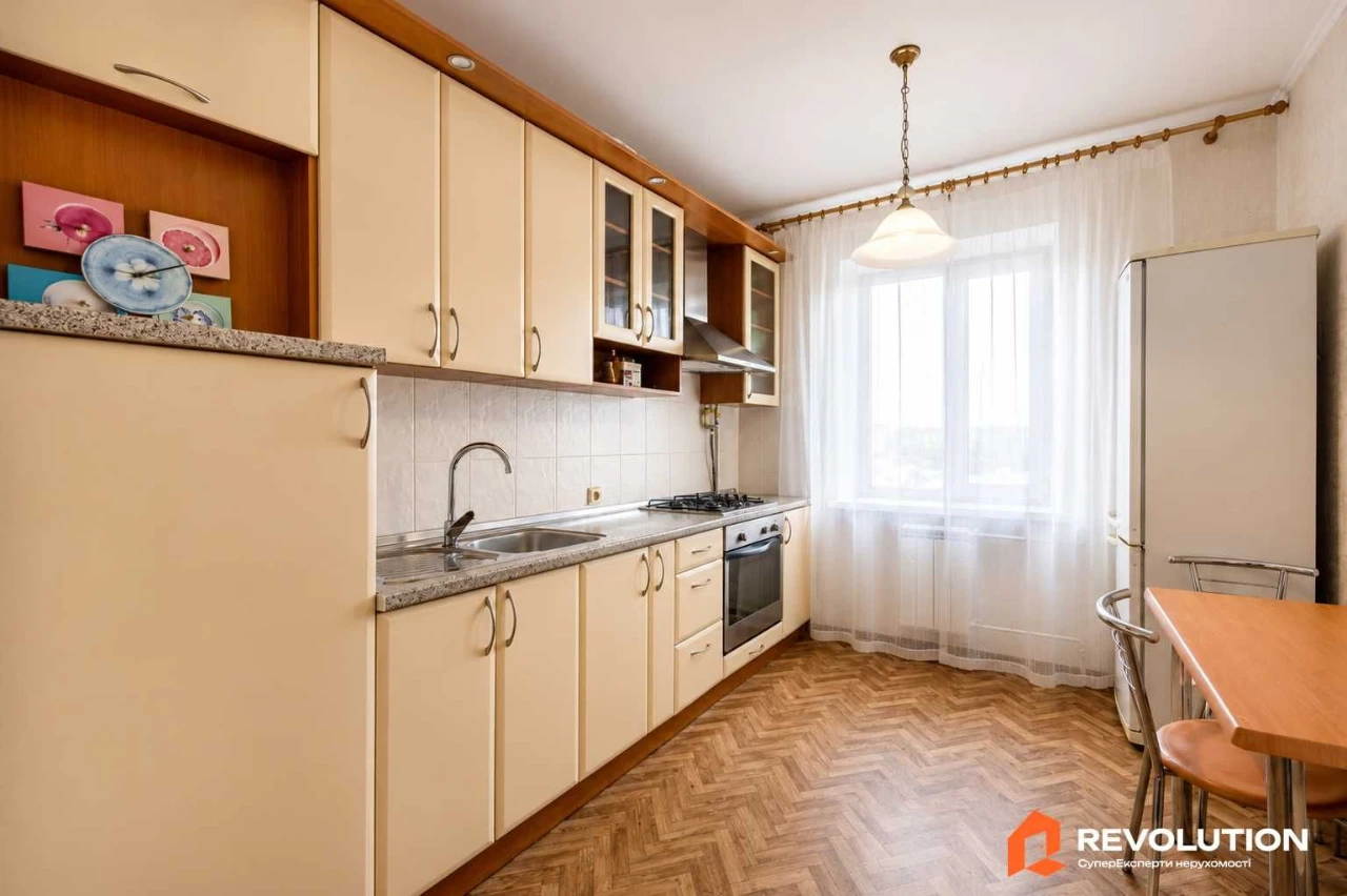 Без комісії. Продаж 3к квартири 70.9м2, вул.Тростянецька 3 Д