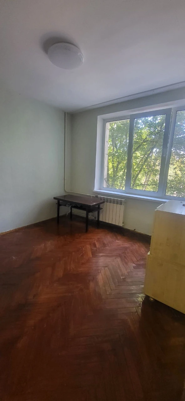 Продаж 1 кімнатної квартири на Севастопільский пл.торг