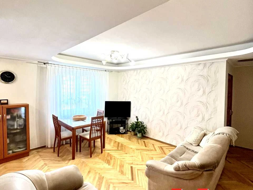 Квартира. Київ, Дніпровська набережна вул.