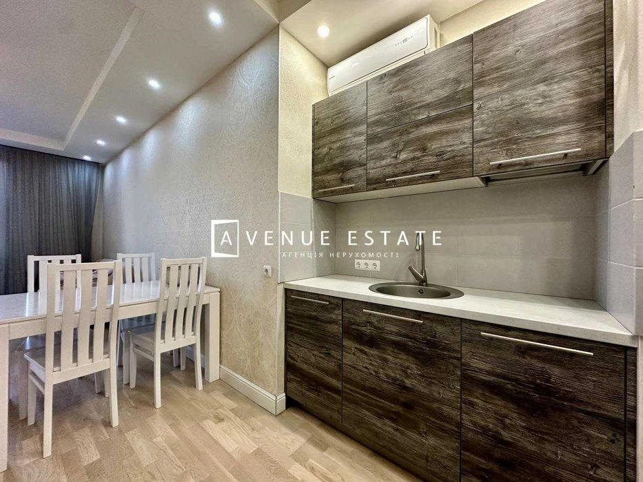 WITHOUT% Urgent Sale 3-room apartment 100m2 Park Avenue | Pa