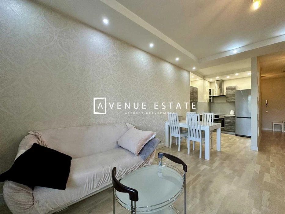 WITHOUT% Urgent Sale 3-room apartment 100m2 Park Avenue | Pa