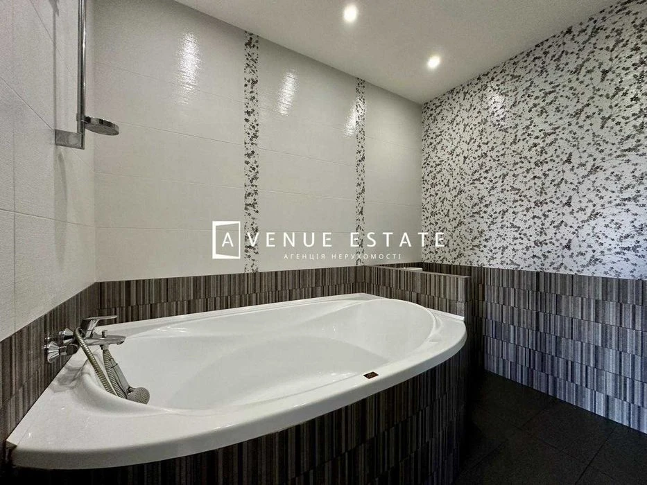 WITHOUT% Urgent Sale 3-room apartment 100m2 Park Avenue | Pa