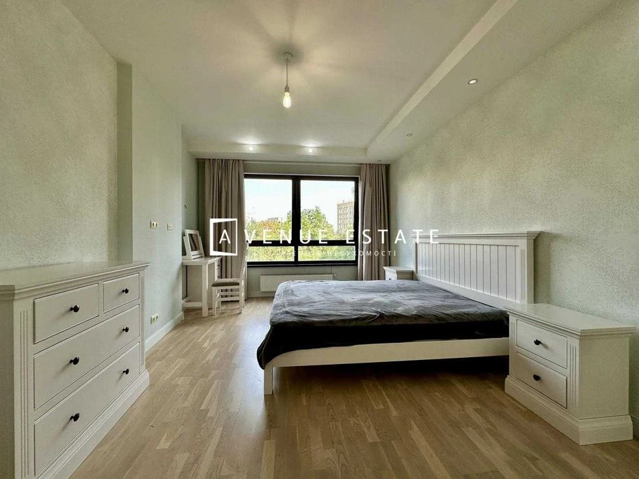 WITHOUT% Urgent Sale 3-room apartment 100m2 Park Avenue | Pa