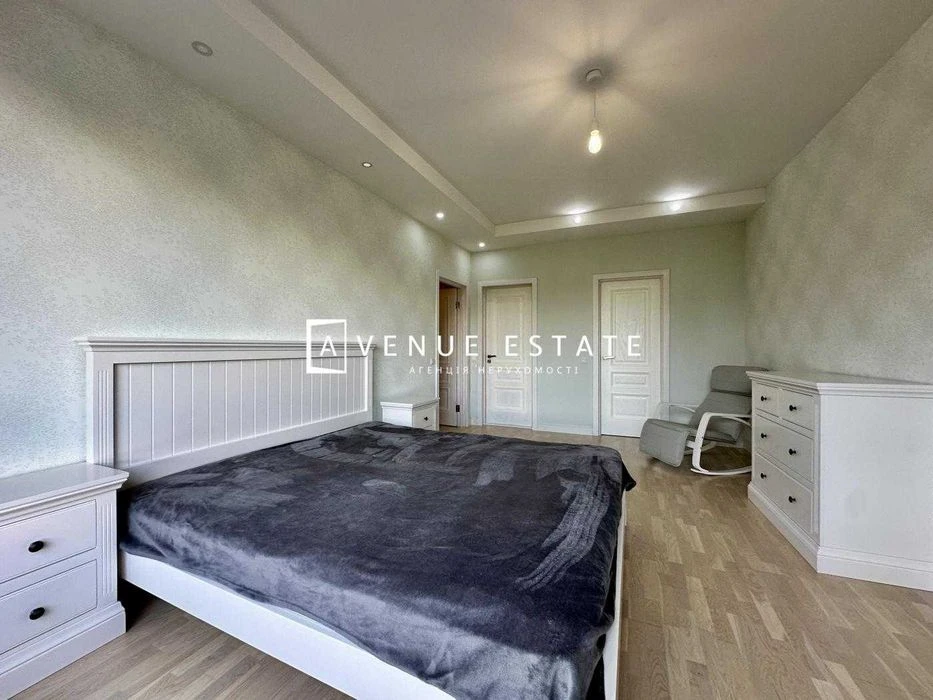 WITHOUT% Urgent Sale 3-room apartment 100m2 Park Avenue | Pa