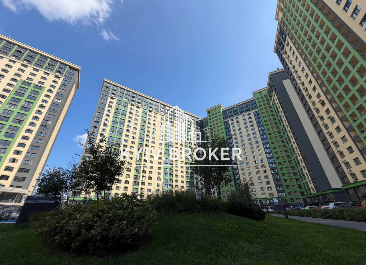 Продам квартиру на 5 этаже 48м2 Perfect town Максимовича 3