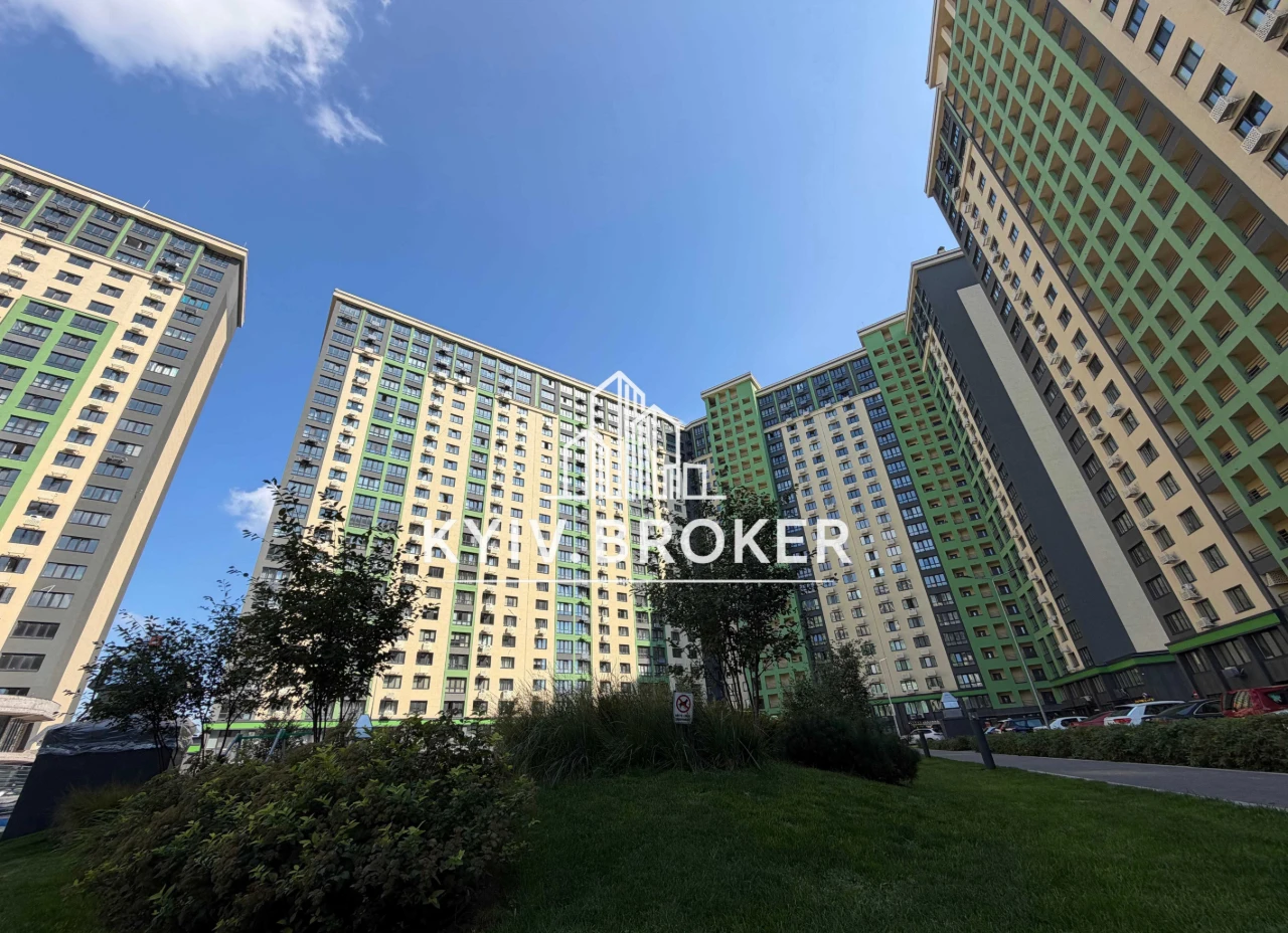 Продам квартиру на 5 этаже 48м2 Perfect town Максимовича 3