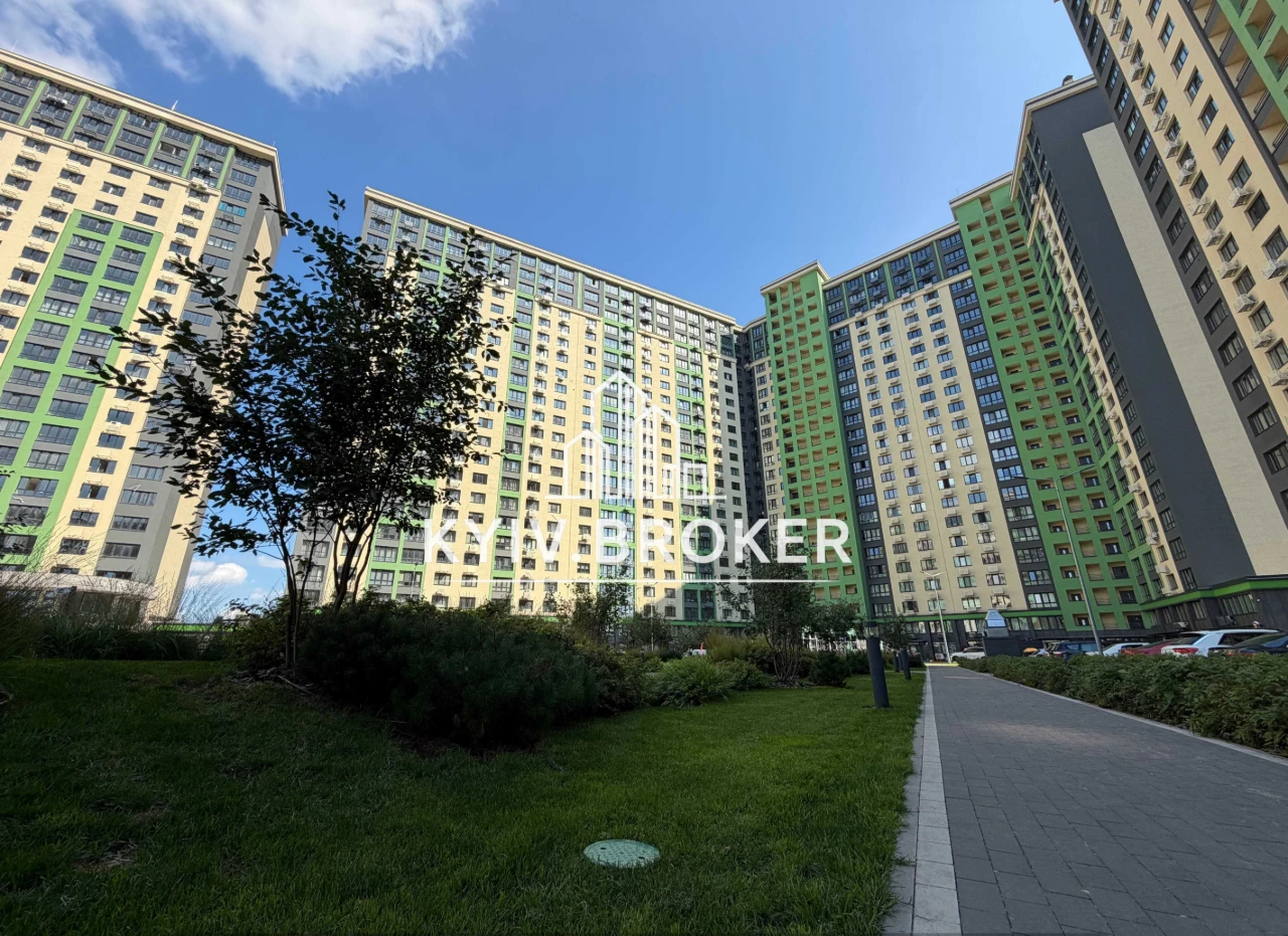 Продам квартиру на 5 этаже 48м2 Perfect town Максимовича 3