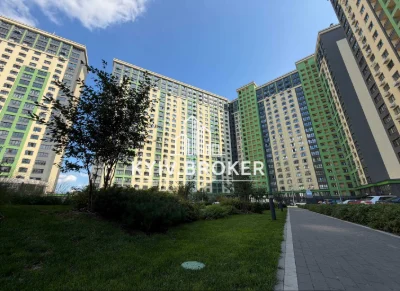 Продам квартиру на 5 этаже 48м2 Perfect town Максимовича 3