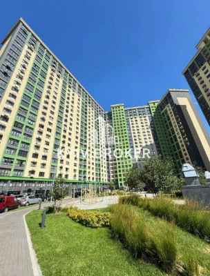 Продам квартиру на 5 этаже 48м2 Perfect town Максимовича 3