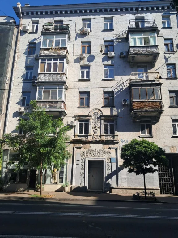 One-bedroom apartment with a view for sale in the city center, B. Zhitomirskaya Street