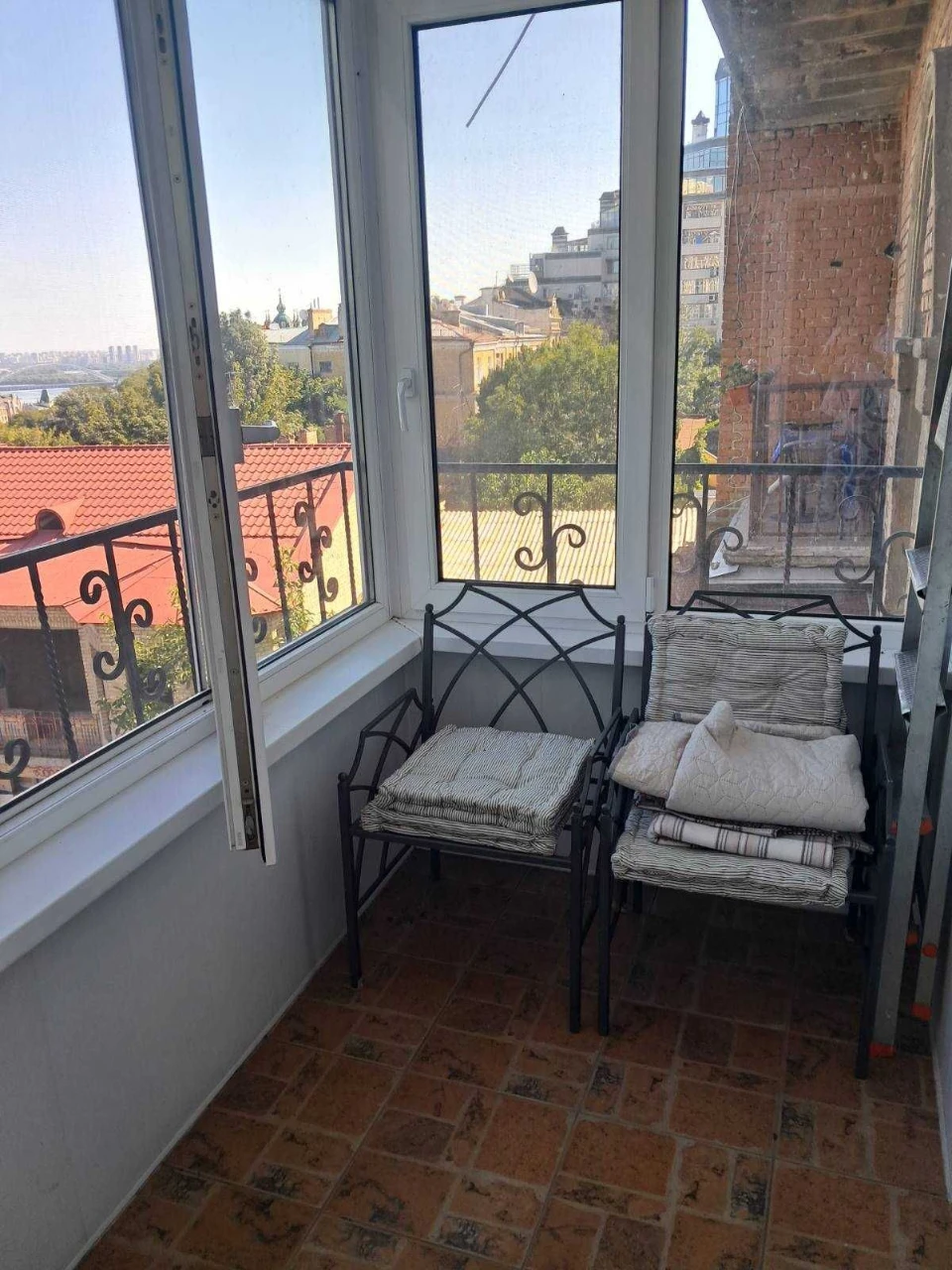 One-bedroom apartment with a view for sale in the city center, B. Zhitomirskaya Street