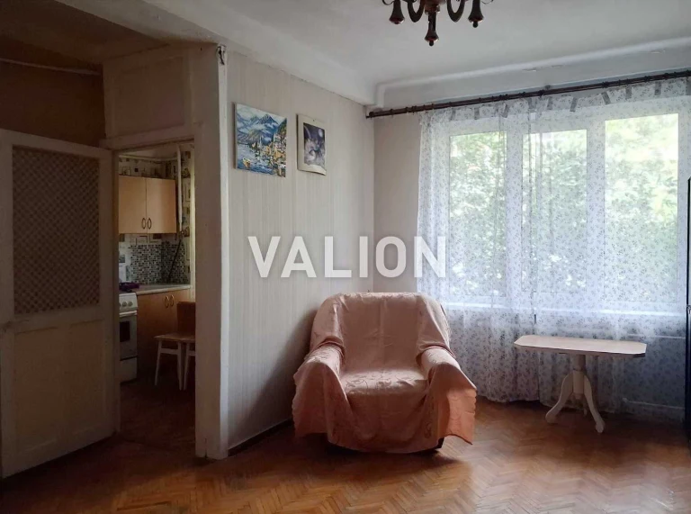 Commission-free sale of 1-room apartment, 6 Vyfleemska St.