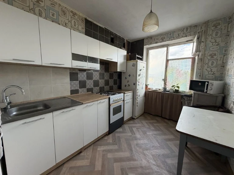 Продам 3к квартиру 65м2 цегла газ біля парку Партизанської С