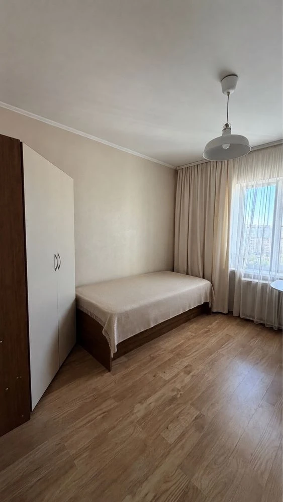 3-кімнатна 98 м² на Милославській — велика квартира, заїжджа