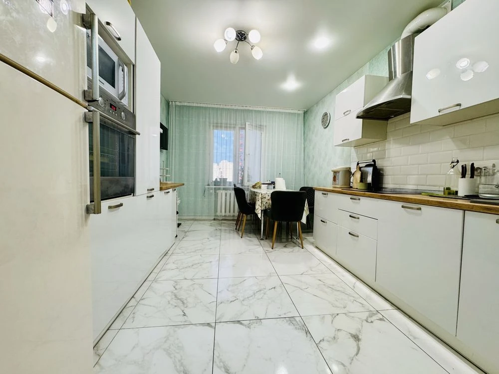 3-кім.  квартира 92 м², Позняки, Урлівська 36, River Mall. Б