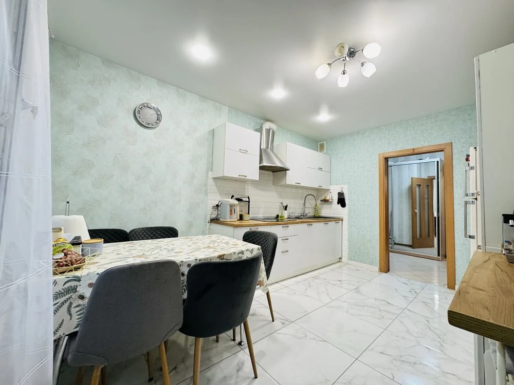 3-кім.  квартира 92 м², Позняки, Урлівська 36, River Mall. Б