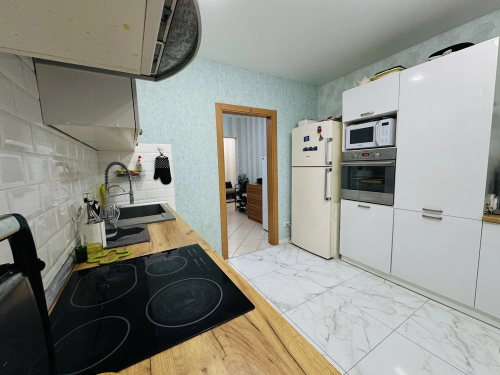 3-кім.  квартира 92 м², Позняки, Урлівська 36, River Mall. Б