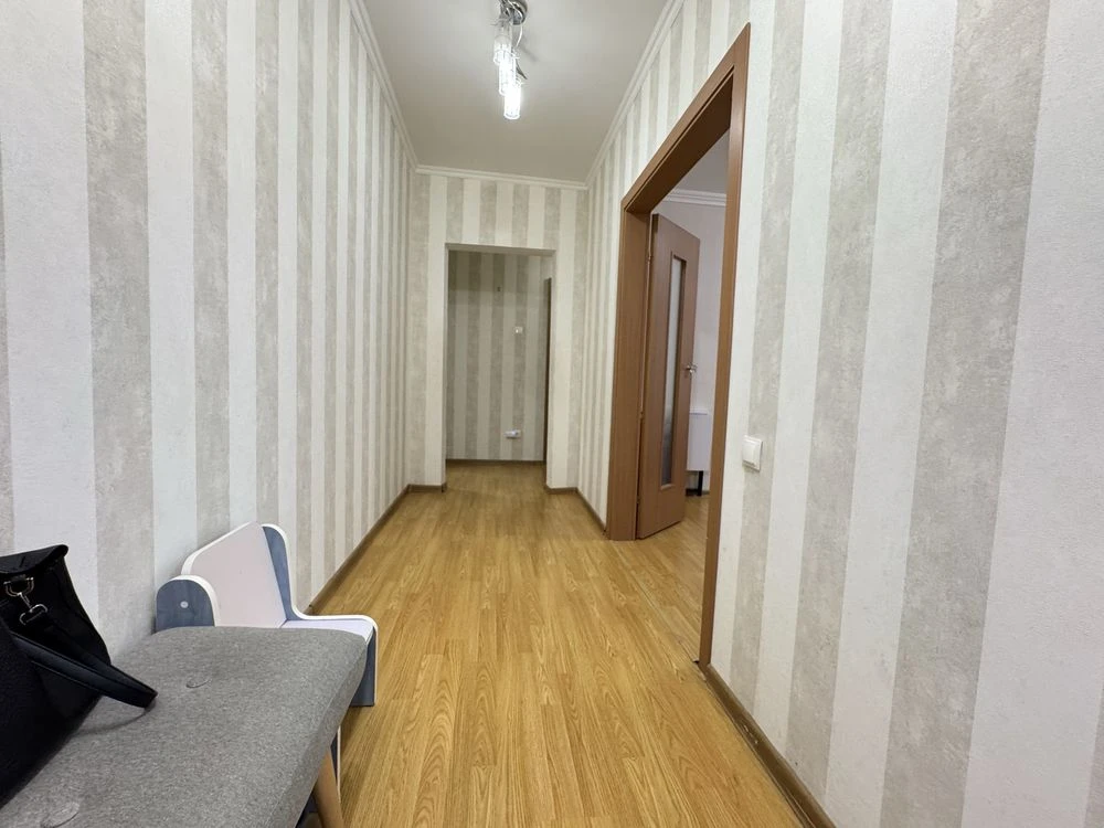 3-кім.  квартира 92 м², Позняки, Урлівська 36, River Mall. Б