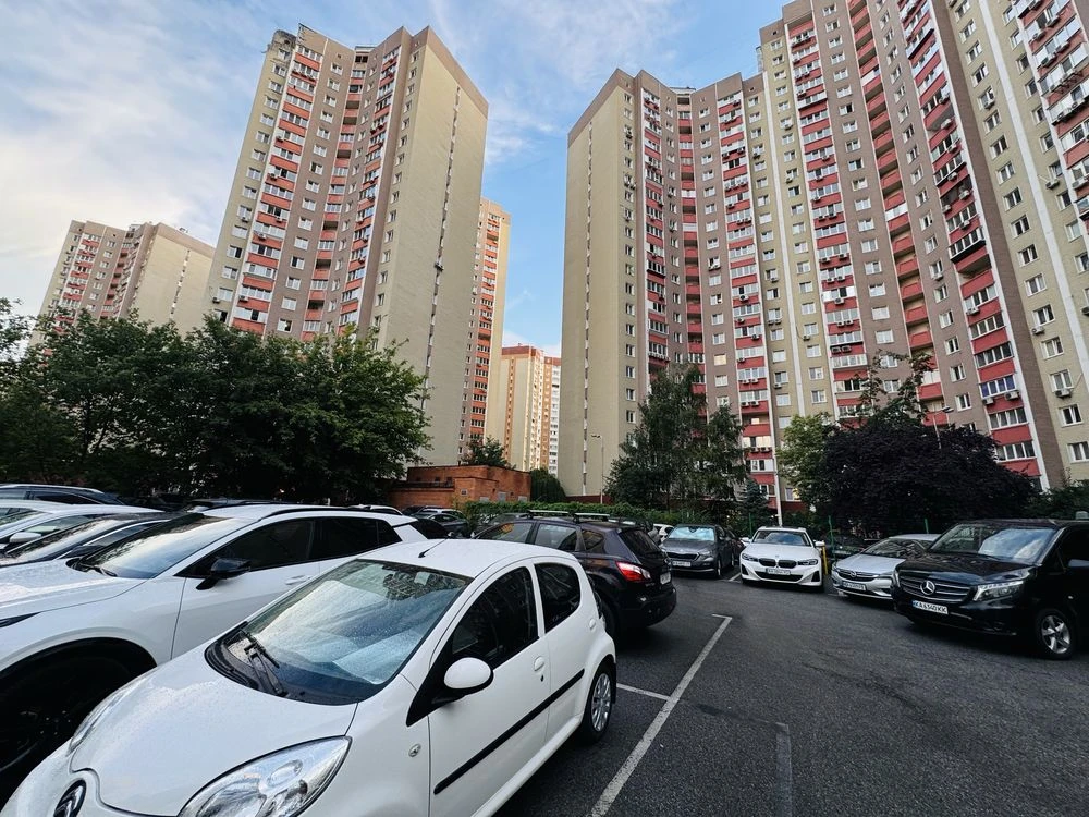 3-кім.  квартира 92 м², Позняки, Урлівська 36, River Mall. Б