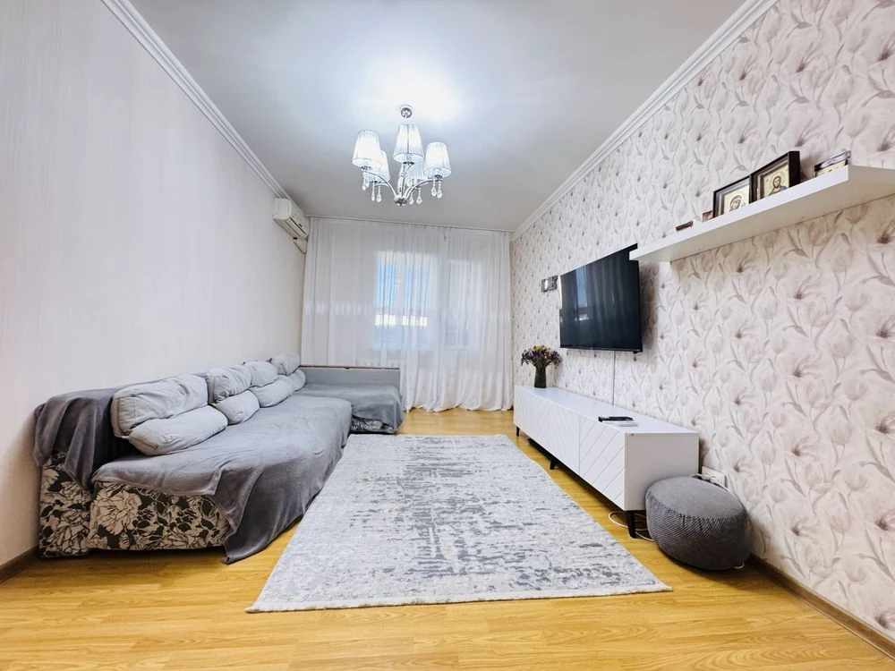3-кім.  квартира 92 м², Позняки, Урлівська 36, River Mall. Б