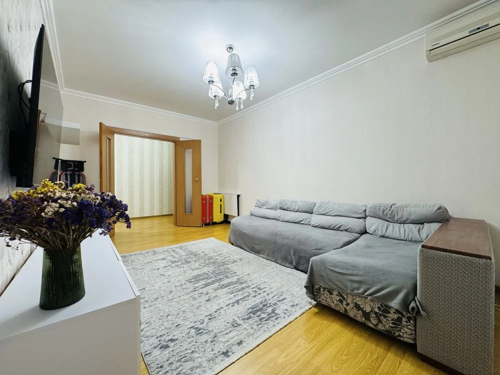 3-кім.  квартира 92 м², Позняки, Урлівська 36, River Mall. Б