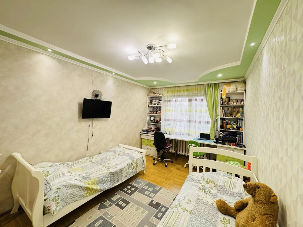 3-кім.  квартира 92 м², Позняки, Урлівська 36, River Mall. Б