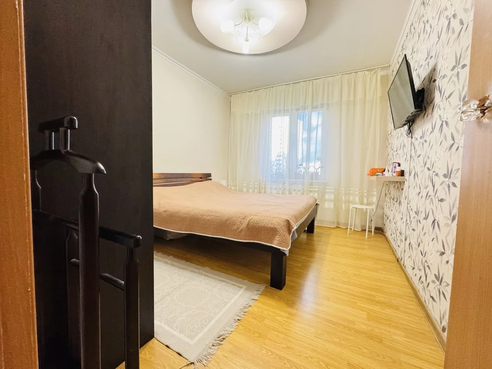 3-кім.  квартира 92 м², Позняки, Урлівська 36, River Mall. Б