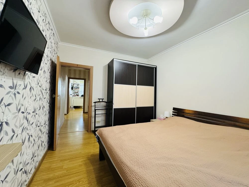 3-кім.  квартира 92 м², Позняки, Урлівська 36, River Mall. Б