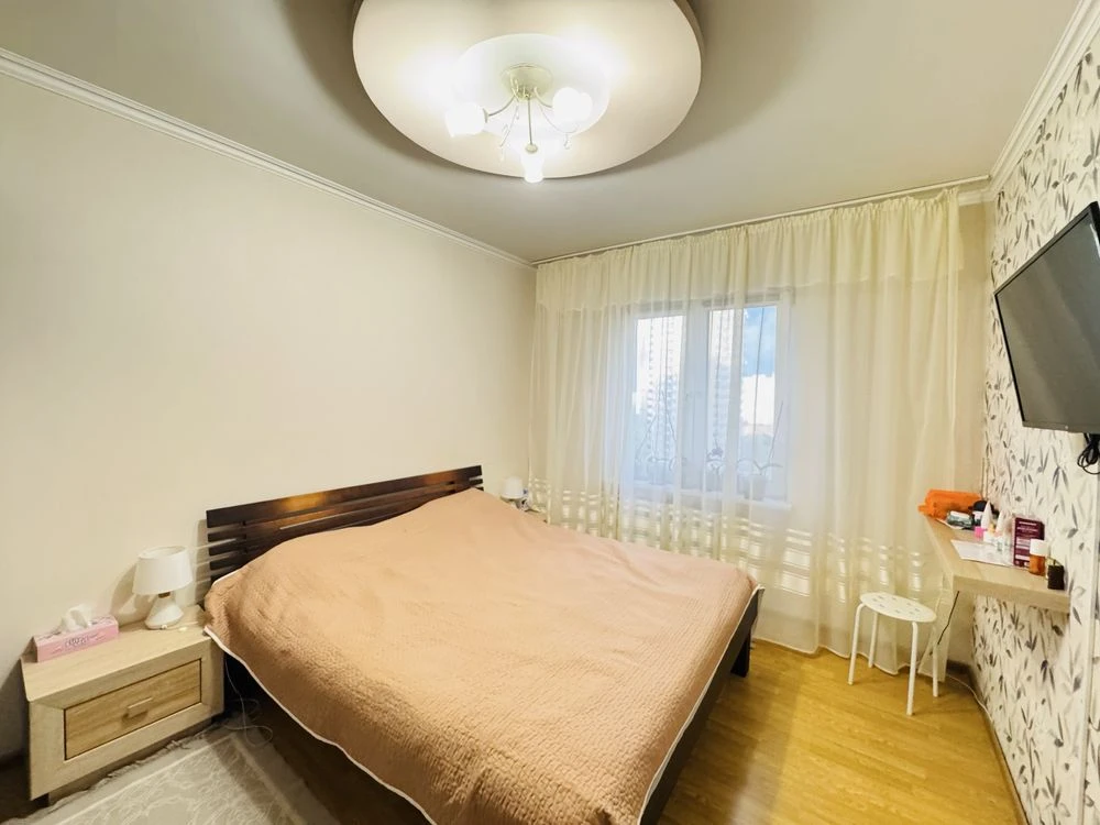 3-кім.  квартира 92 м², Позняки, Урлівська 36, River Mall. Б