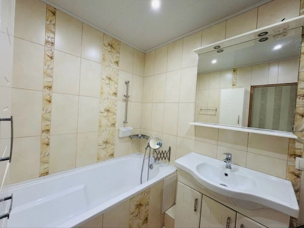 3-кім.  квартира 92 м², Позняки, Урлівська 36, River Mall. Б