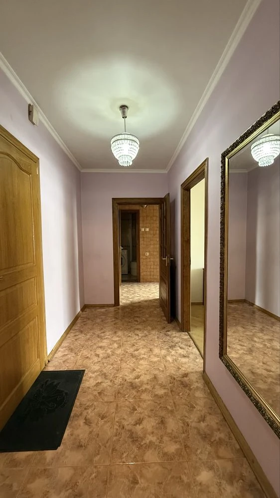 Kharkiv, metro station "Vyrlytsia", M. Bazhana Avenue 9