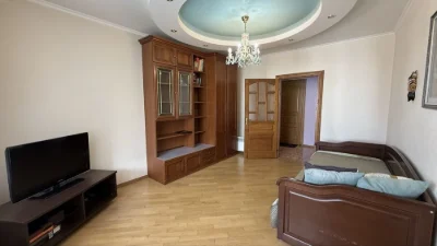 Kharkiv, metro station "Vyrlytsia", M. Bazhana Avenue 9