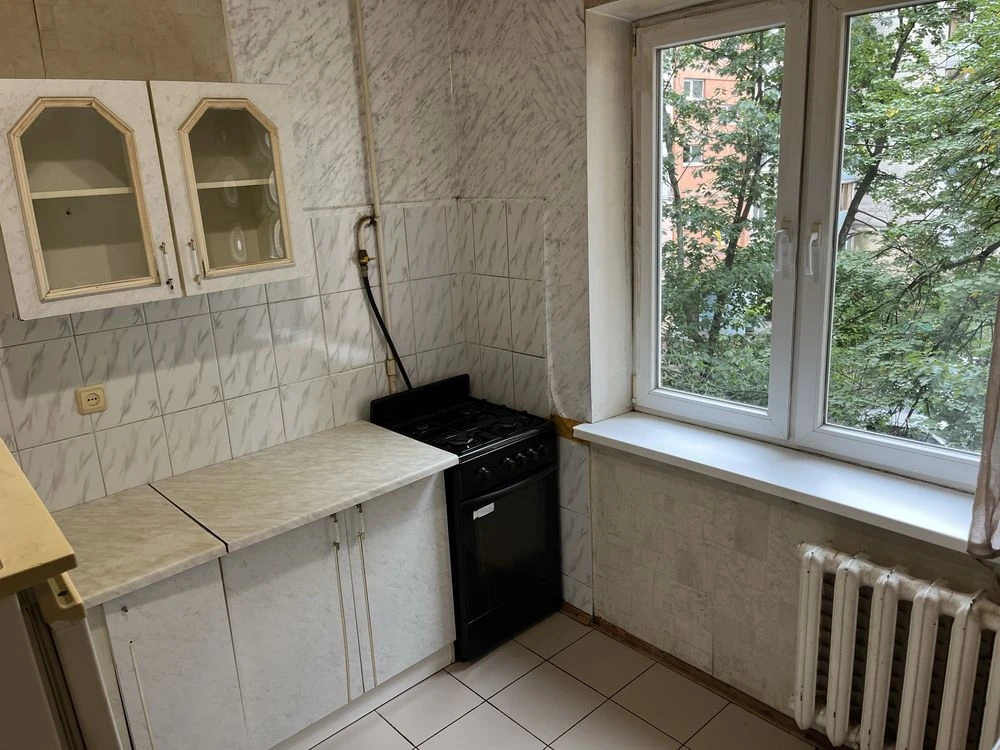 3 rooms, 70m2, 3rd floor, Heroiv Dnipra, 1m2 = 1200 USD