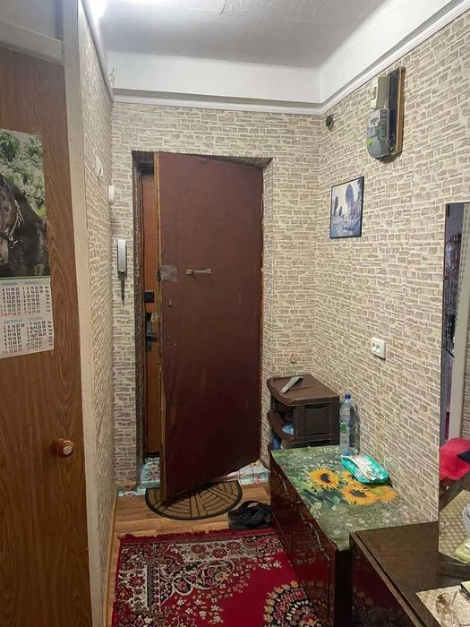 I am selling a 2-room apartment in the area of the 7th gymnasium.