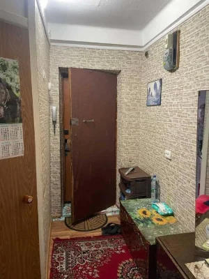 I am selling a 2-room apartment in the area of the 7th gymnasium.