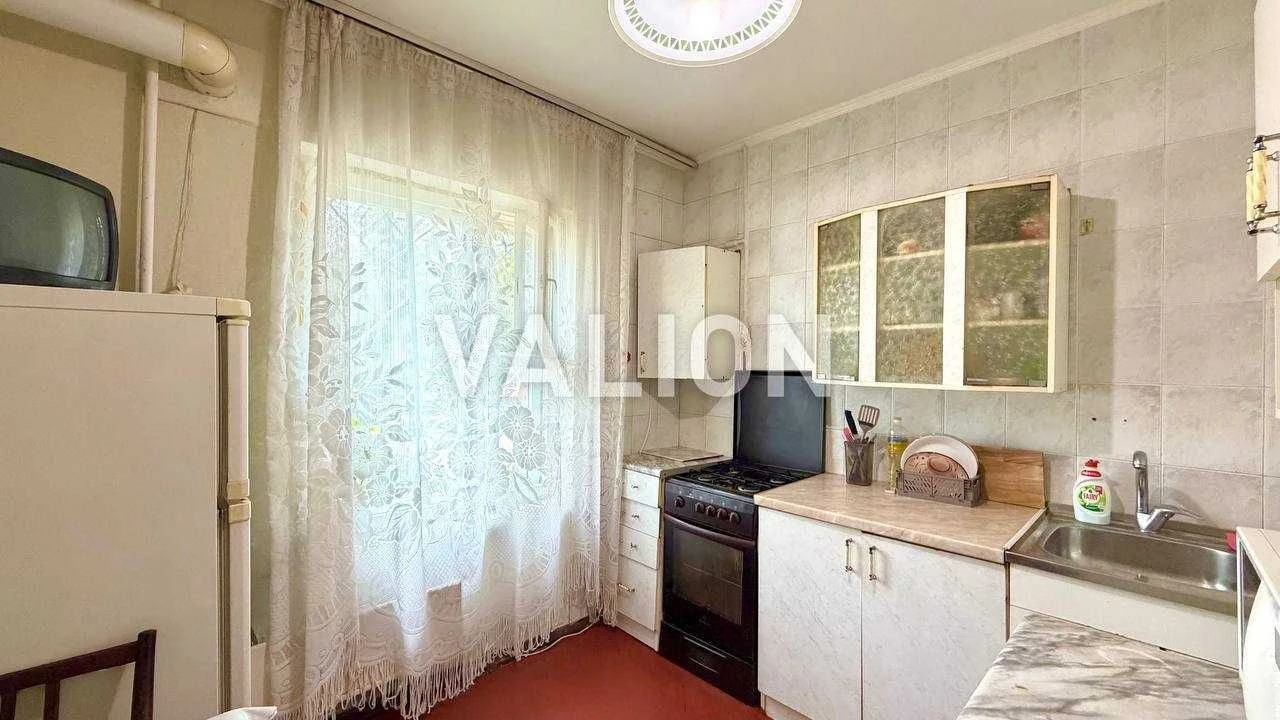 Sale of a functional 2-room apartment near the Kharkivska metro station