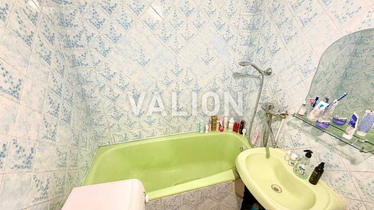 Sale of a functional 2-room apartment near the Kharkivska metro station