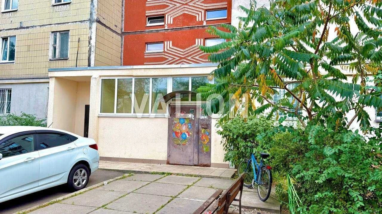 Sale of a functional 2-room apartment near the Kharkivska metro station