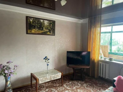 I am selling a 2-room apartment in the area of the 7th gymnasium.