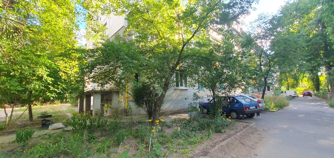 Відрадний продаєтся 1к квартира!