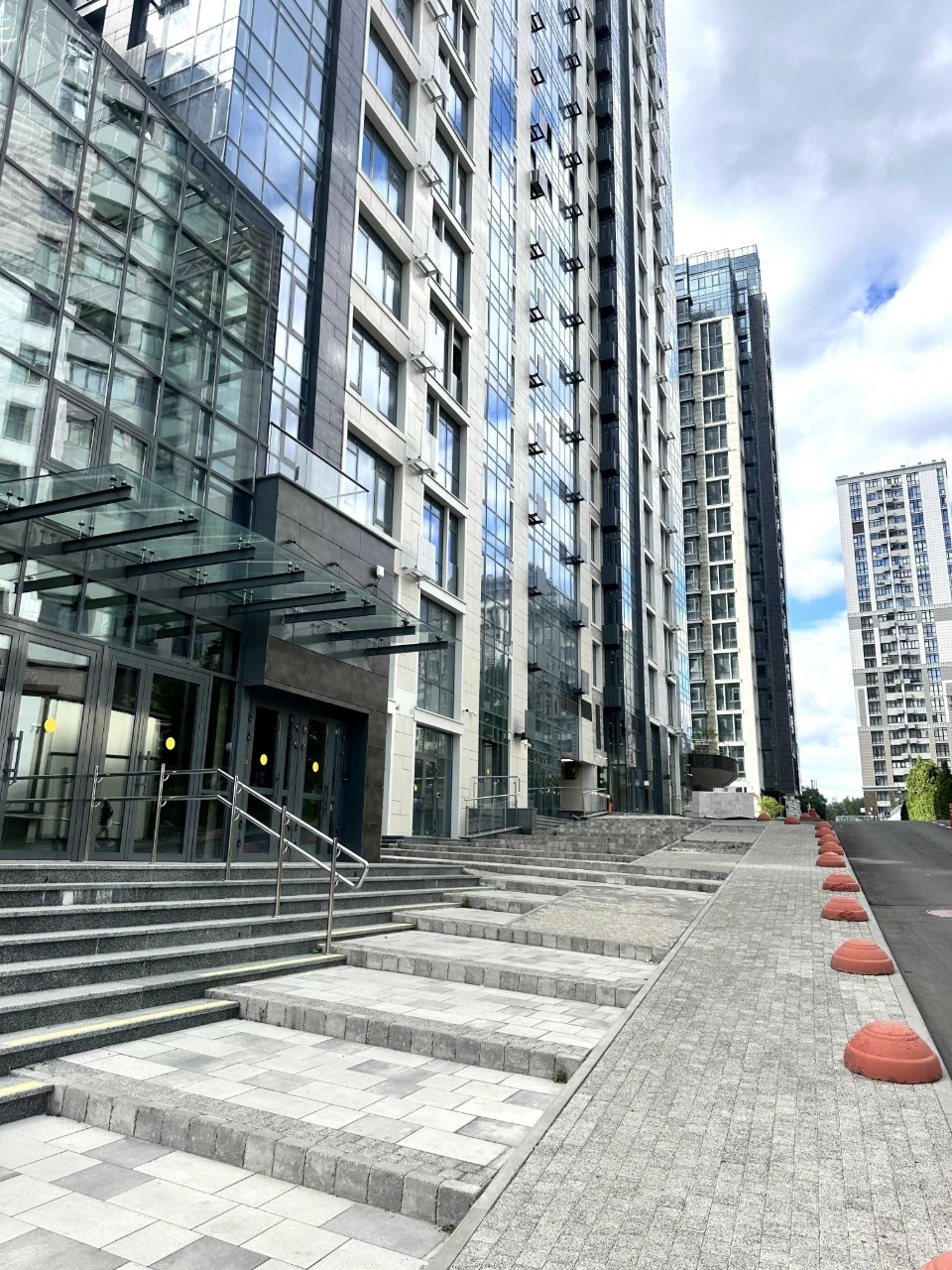 Sale of a 2-room apartment without renovation, residential complex Novopecherskie Lypky Ve