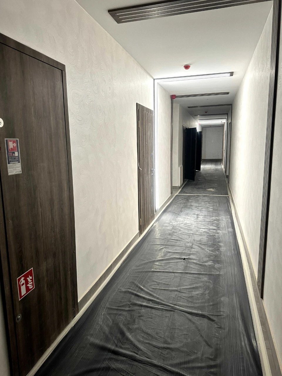 Sale of a 2-room apartment without renovation, residential complex Novopecherskie Lypky Ve